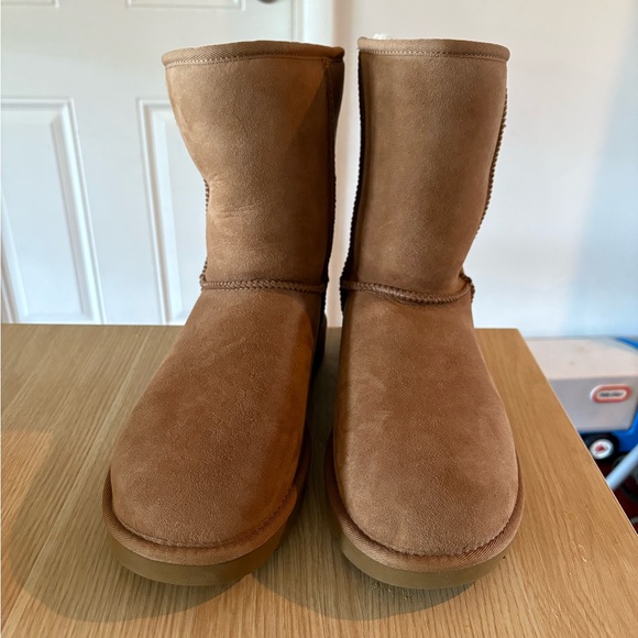 UGG chestnut boots - Picture 3 of 4
